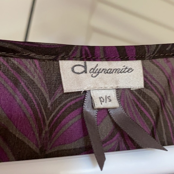 Woman’s Dynamite purple blouse - Picture 5 of 6